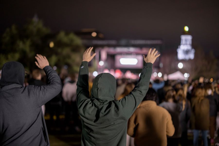 Worship on the Baylor campus during FM72 in March 2023