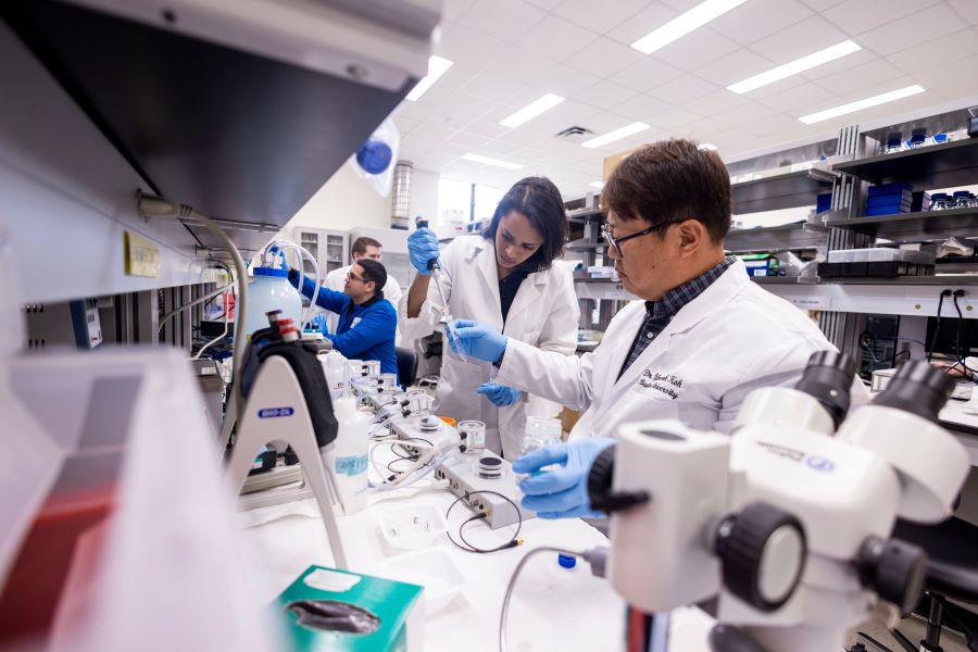 Dr. Yunsuk Koh, associate professor and program director for exercise physiology at Baylor, works with graduate students in the Mooney Lab for Exercise, Nutrition, and Biochemistry.