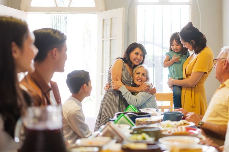 Large family around the dinner table