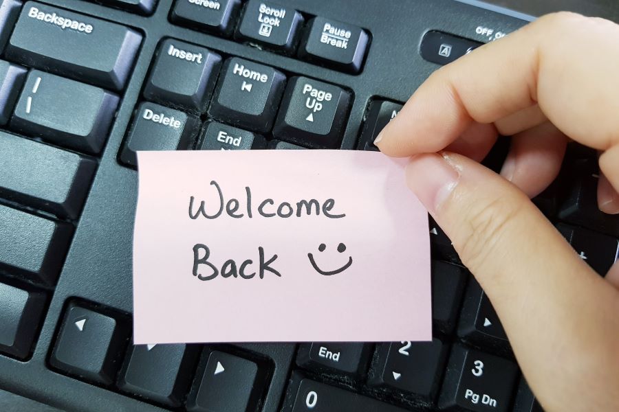 Welcome back note to employee returning to the office during covid-19 pandemic
