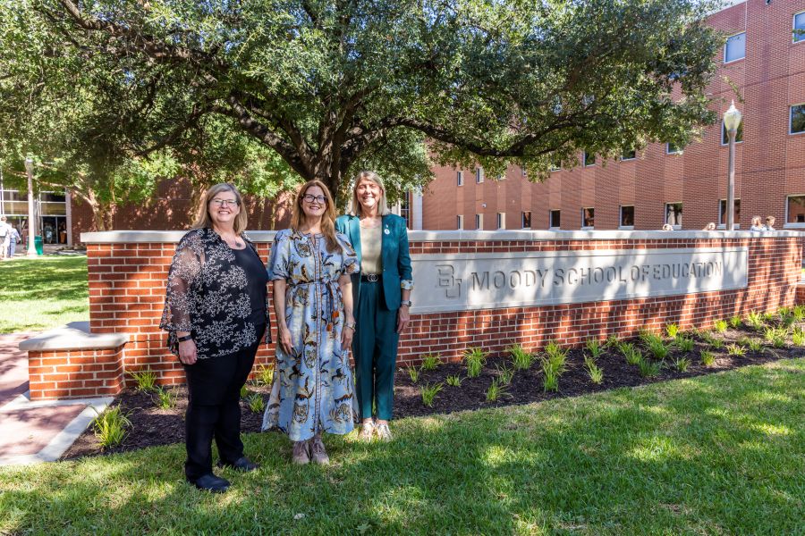 Moody School of Education Dean Shanna Hagan-Burke, Moody Foundation CEO Frances Moody-Dahlberg and Baylor University President Linda Livingstone