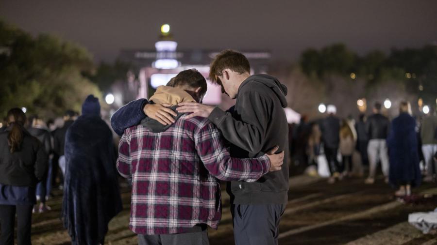 Students pray on the Baylor campus during FM72, a 72-hour prayer and worship event in March 2023.